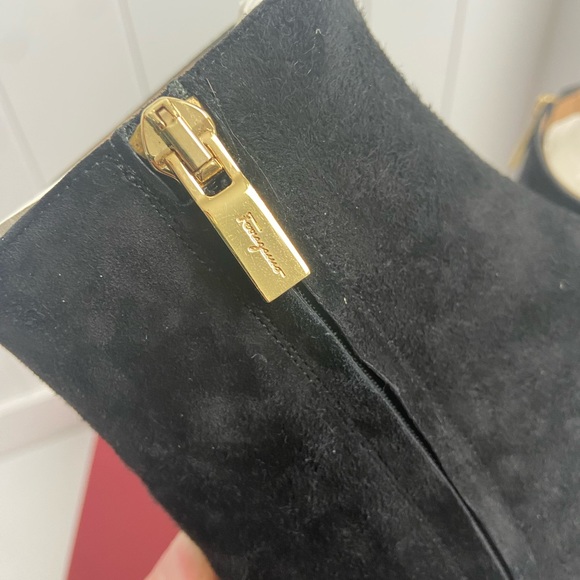 RARE Salvatore Ferragamo Pisa 70 Black Suede Booties, Size 5.5 - Picture 7 of 16